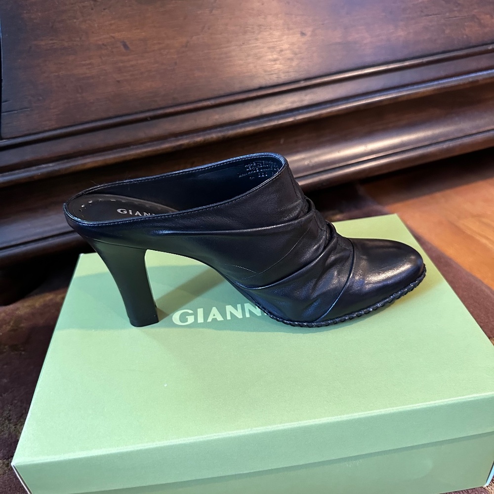 New- Never Worn- Gianni Bini Rally Clog
